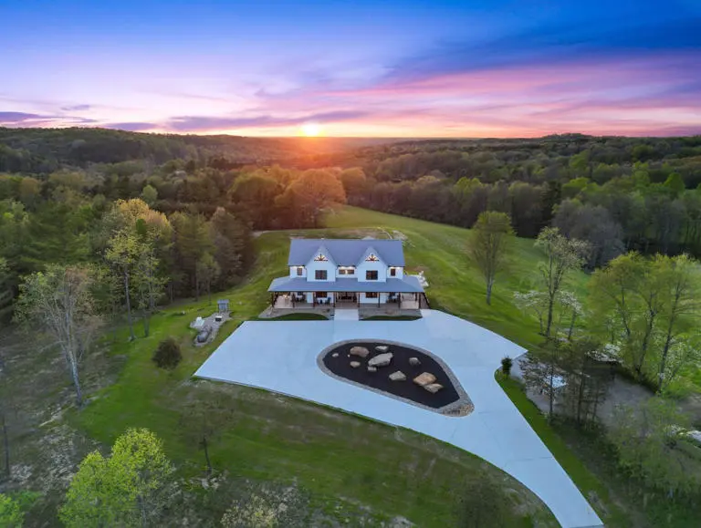 Heavenly View Farmhouse Outdoors