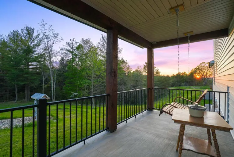 Heavenly View Farmhouse Outdoors