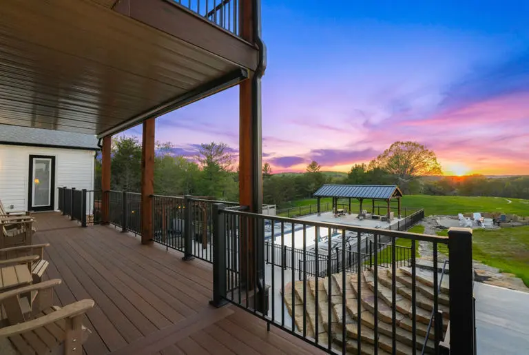 Heavenly View Farmhouse Outdoors