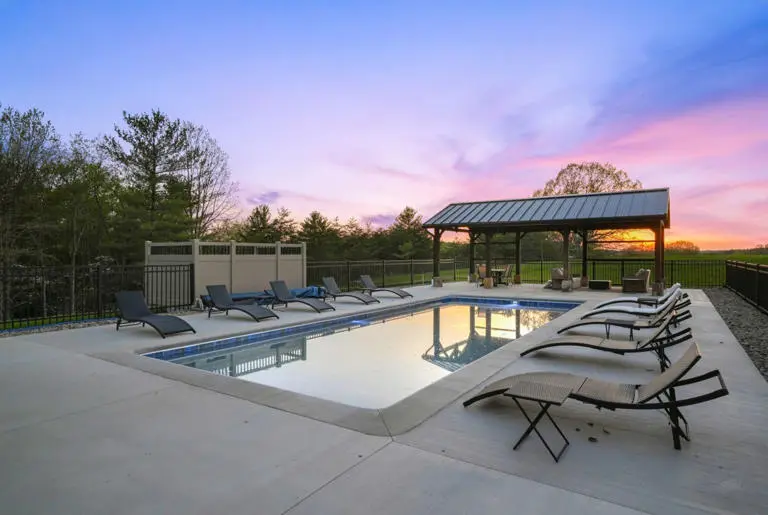 Heavenly View Farmhouse Outdoors