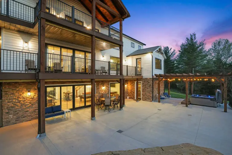 Heavenly View Farmhouse Outdoors