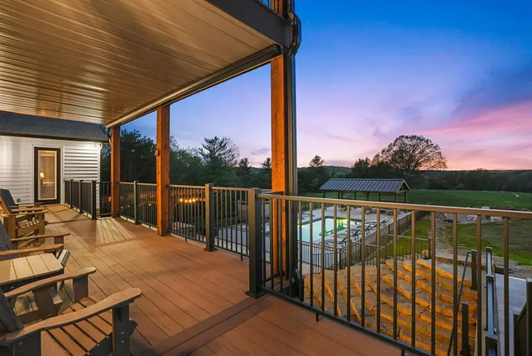 Heavenly View Farmhouse Outdoors