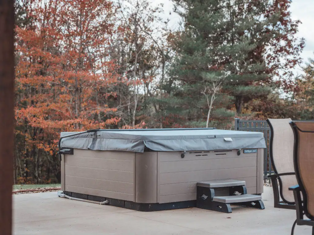 Heavenly View Farmhouse Hot Tub